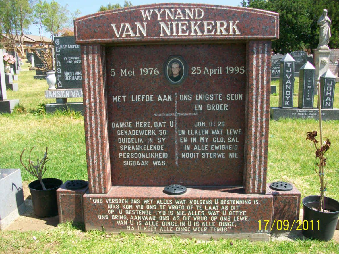NIEKERK Wynand, van 1976-1995