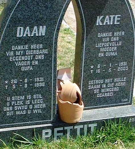 PETTIT Daan 1931-1996 &amp; Kate 1931-2003