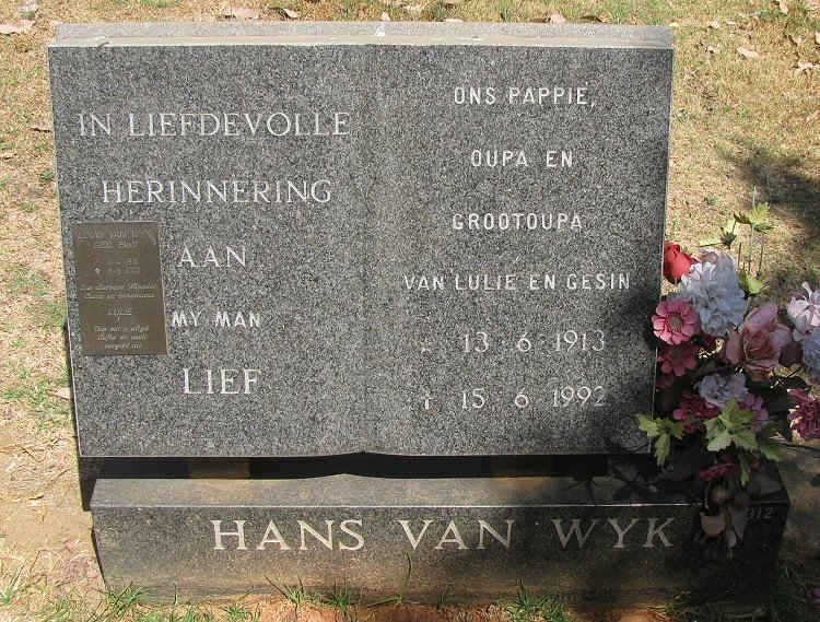 WYK Hans, van 1913-1992 &amp; Louis  ELOFF 1916-2000