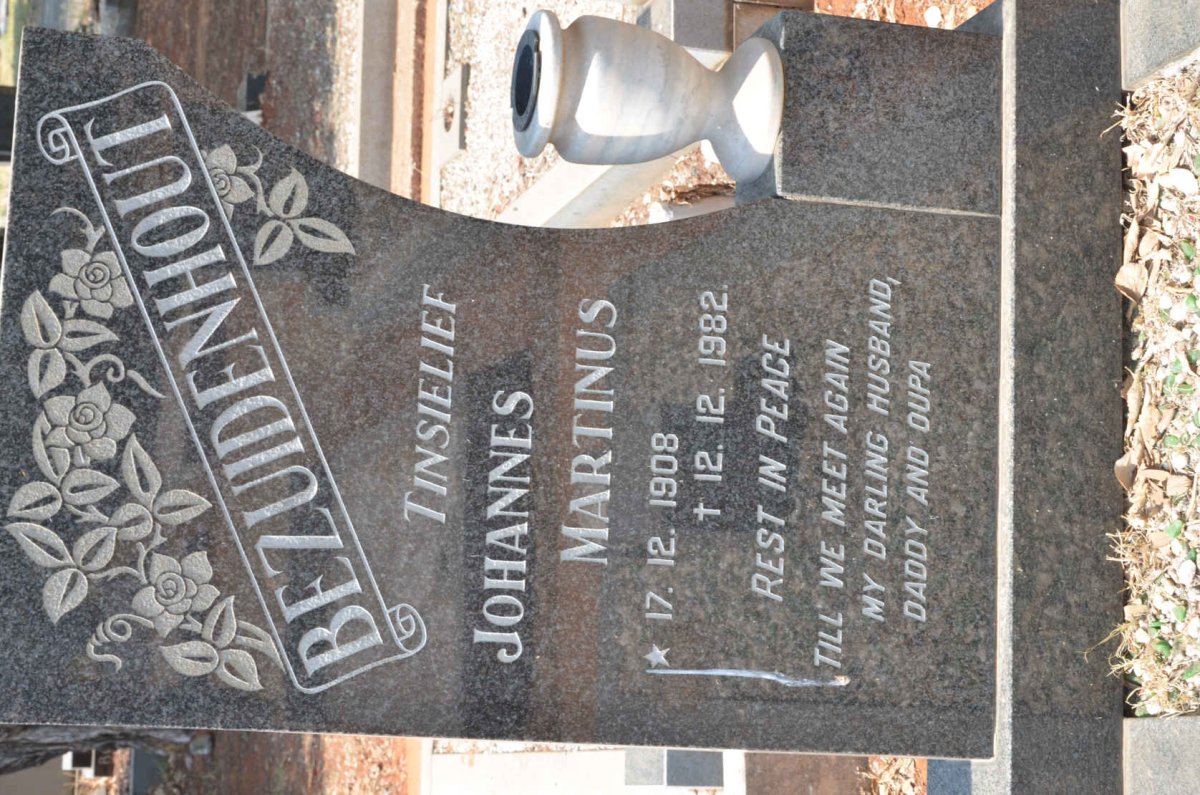 BEZUIDENHOUT Johannes Martinus 1908-1982 &amp;  Petronella Susanna V.D. WESTHUIZEN 1917-1988