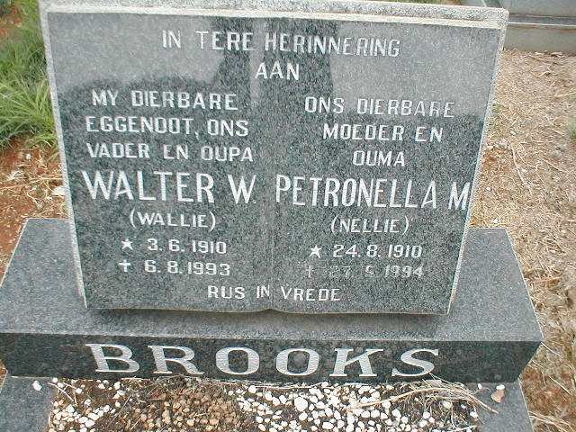 BROOKS Walter W. 1910-1993 &amp; Petronella M. 1910-1994