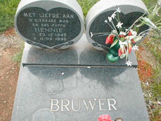 BRUWER Hennie 1945-1990