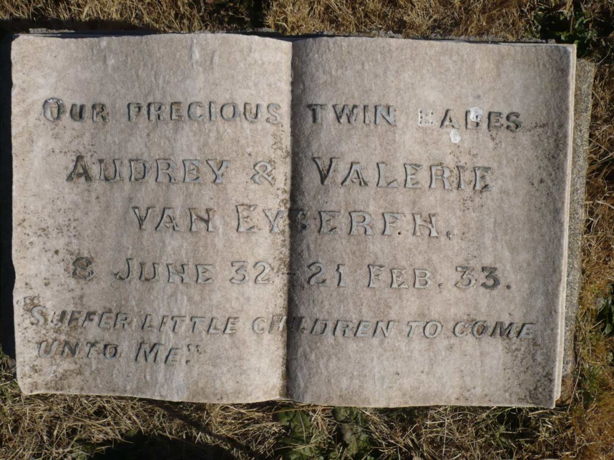 EYSEREN Audrey, van -1932 :: EYSEREN Valerie, van -1933