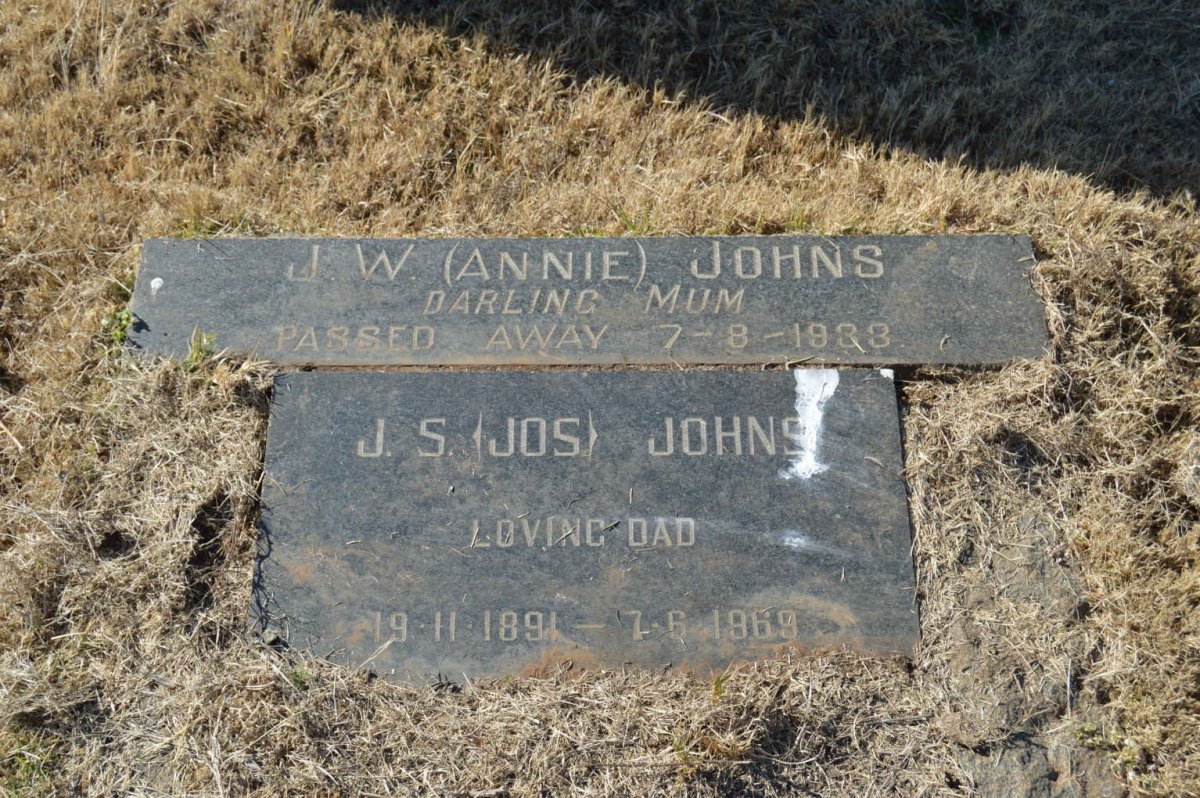 JOHNS J.S. 1891-1969 &amp; J.W. -1933 :: RIGG Joan nee JOHNS 1920-1977