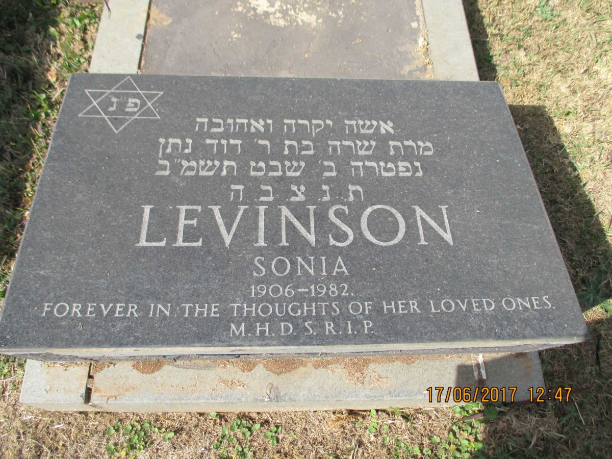 LEVINSON Sonia 1906-1982