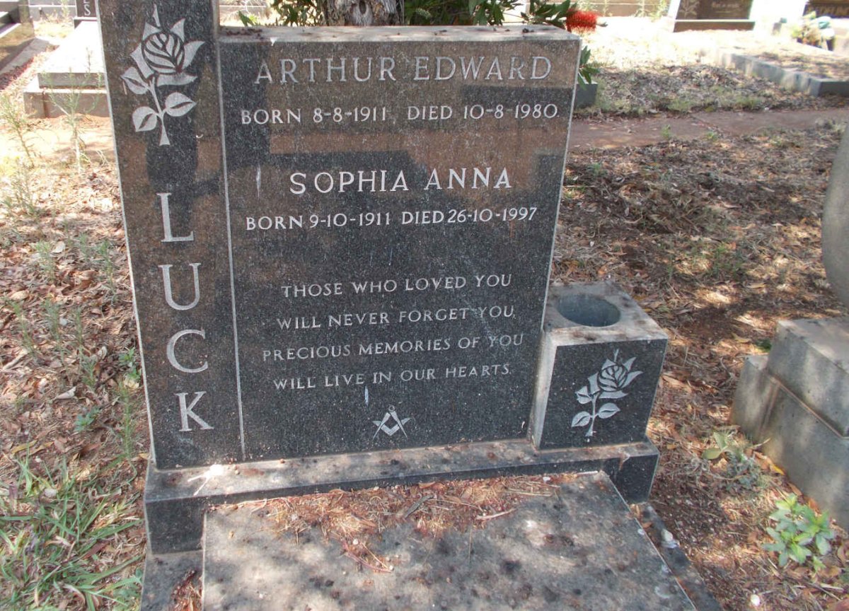 LUCK Arthur Edward 1911-1980 &amp; Sophia Anna 1911-1997