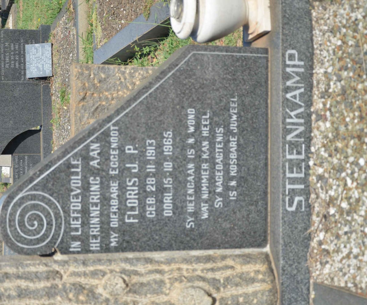 STEENKAMP Floris J.P. 1913-1965 :: ROUX Hendrik Jacobus 1926-1997 :: ROUX Johanna C. 1923-1995