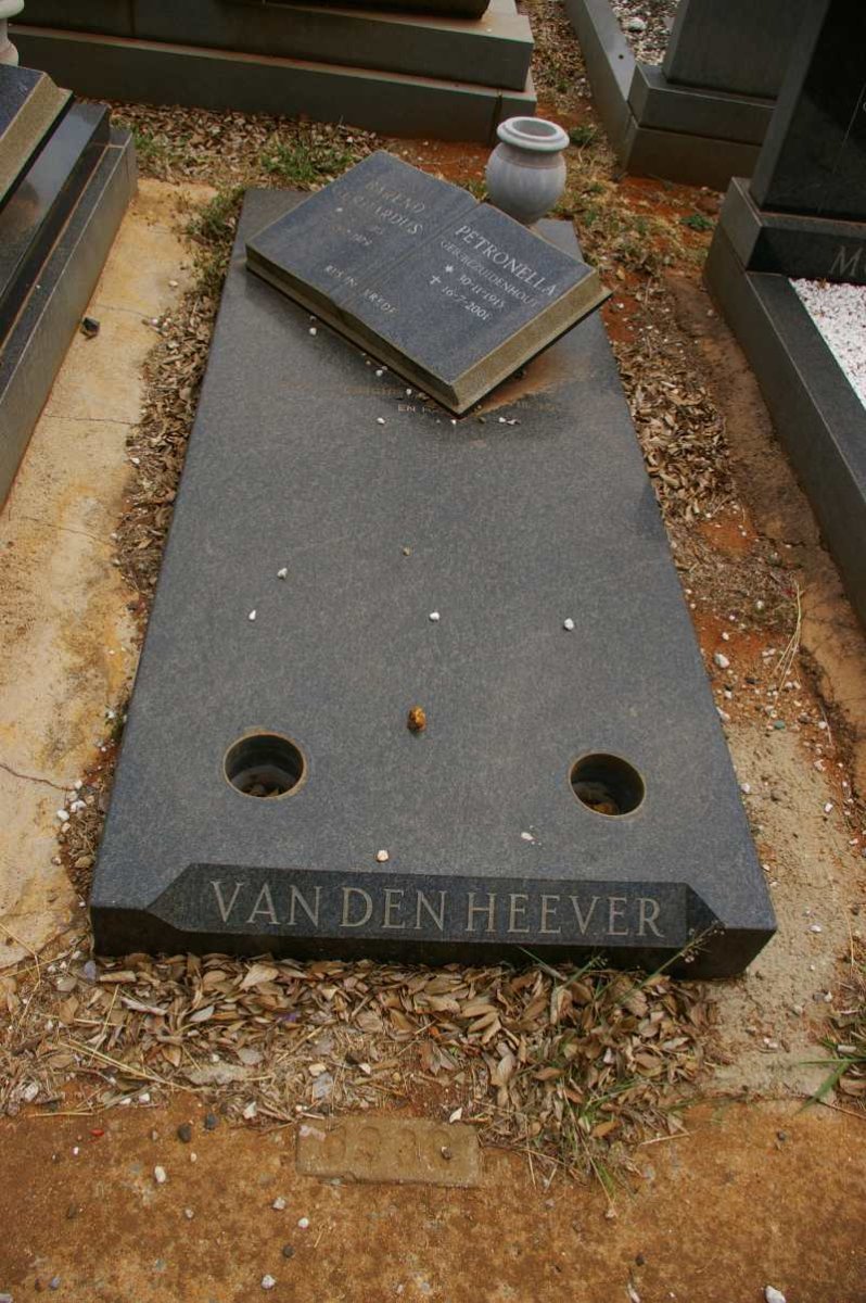 HEEVER Barend Gerhardus, van den 1916-1979 &amp; Petronella BEZUIDENHOUT 1915-2001
