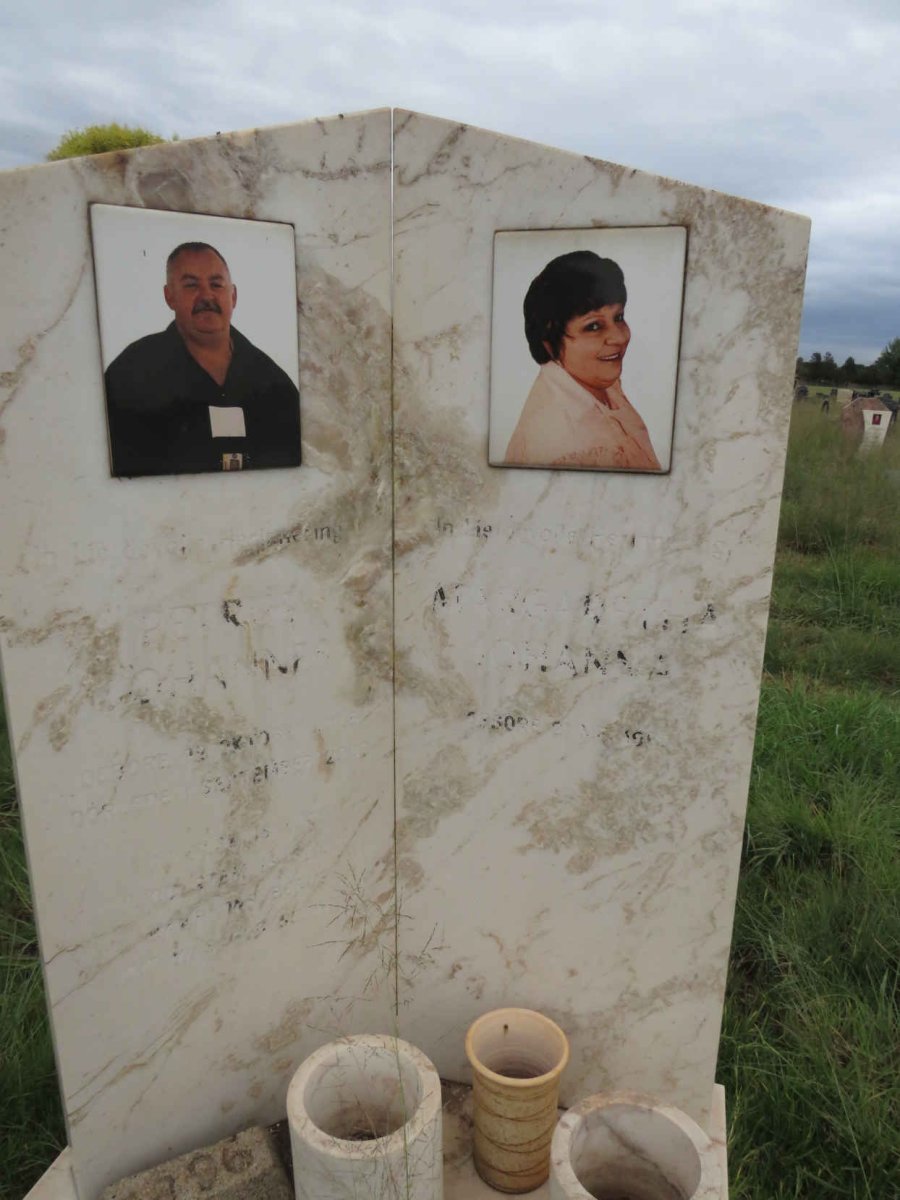 BEZUIDENHOUT Petrus Johannes 1958-2009 & Margaretha Johanna 1960-_1