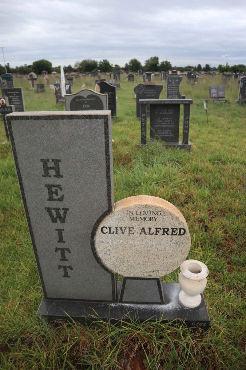 HEWITT Clive Alfred 1936?-2007