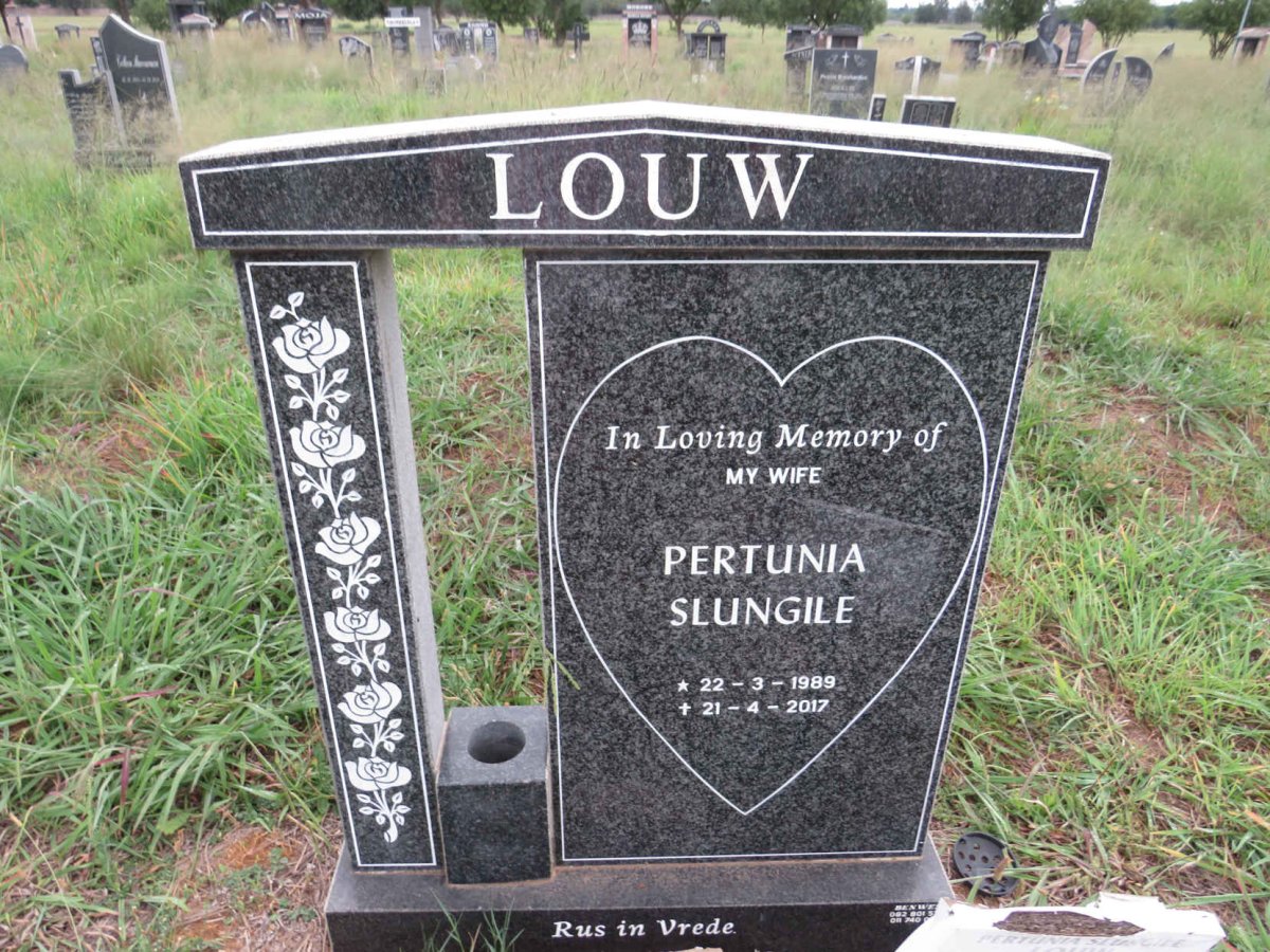 LOUW Pertunia Slungile 1989-2017