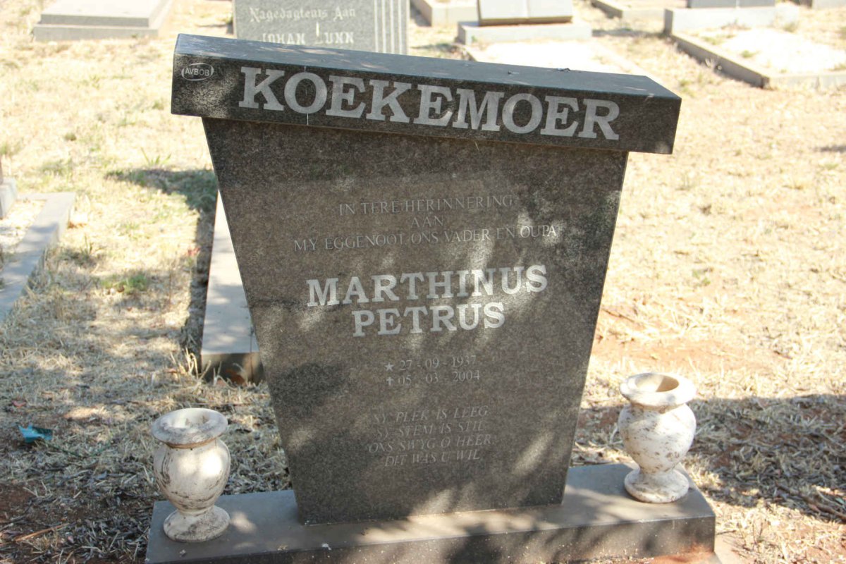KOEKEMOER Marthinus Petrus 1937-2004