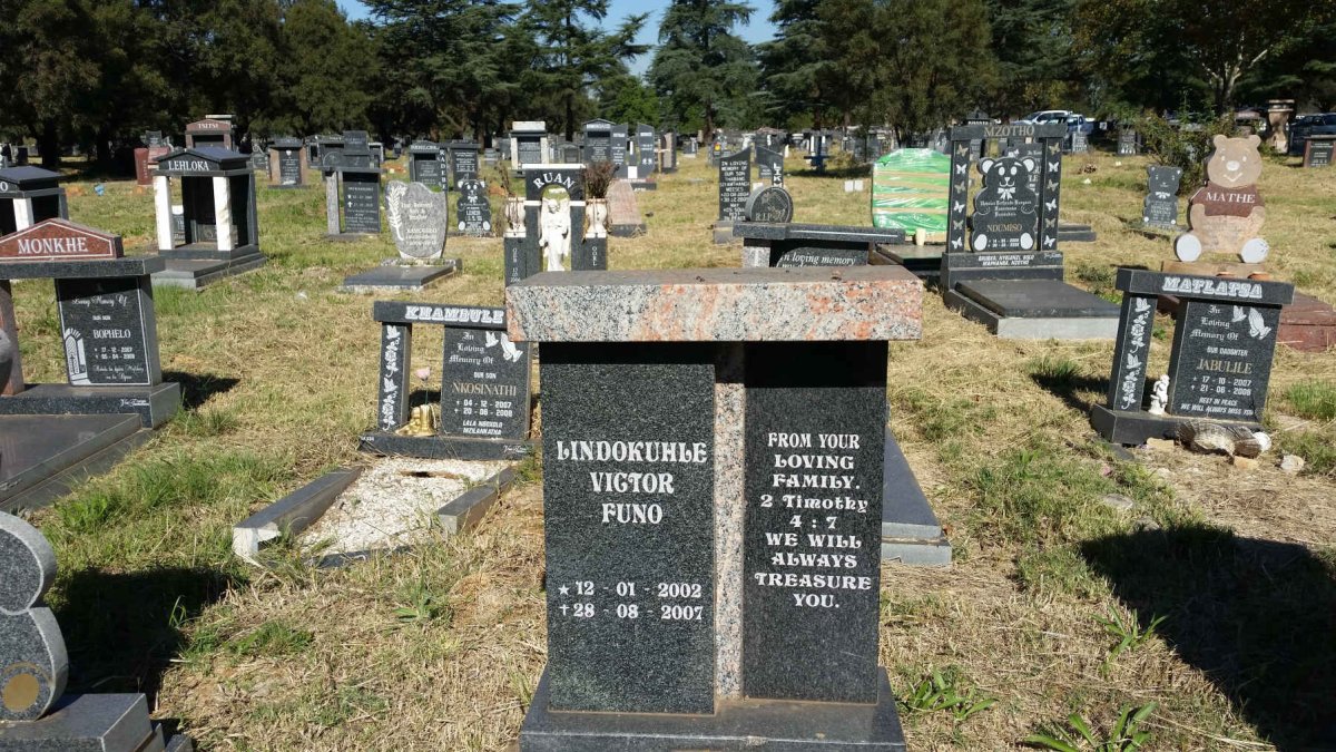 LINDOKUHLE Victor Funo 2002-2007