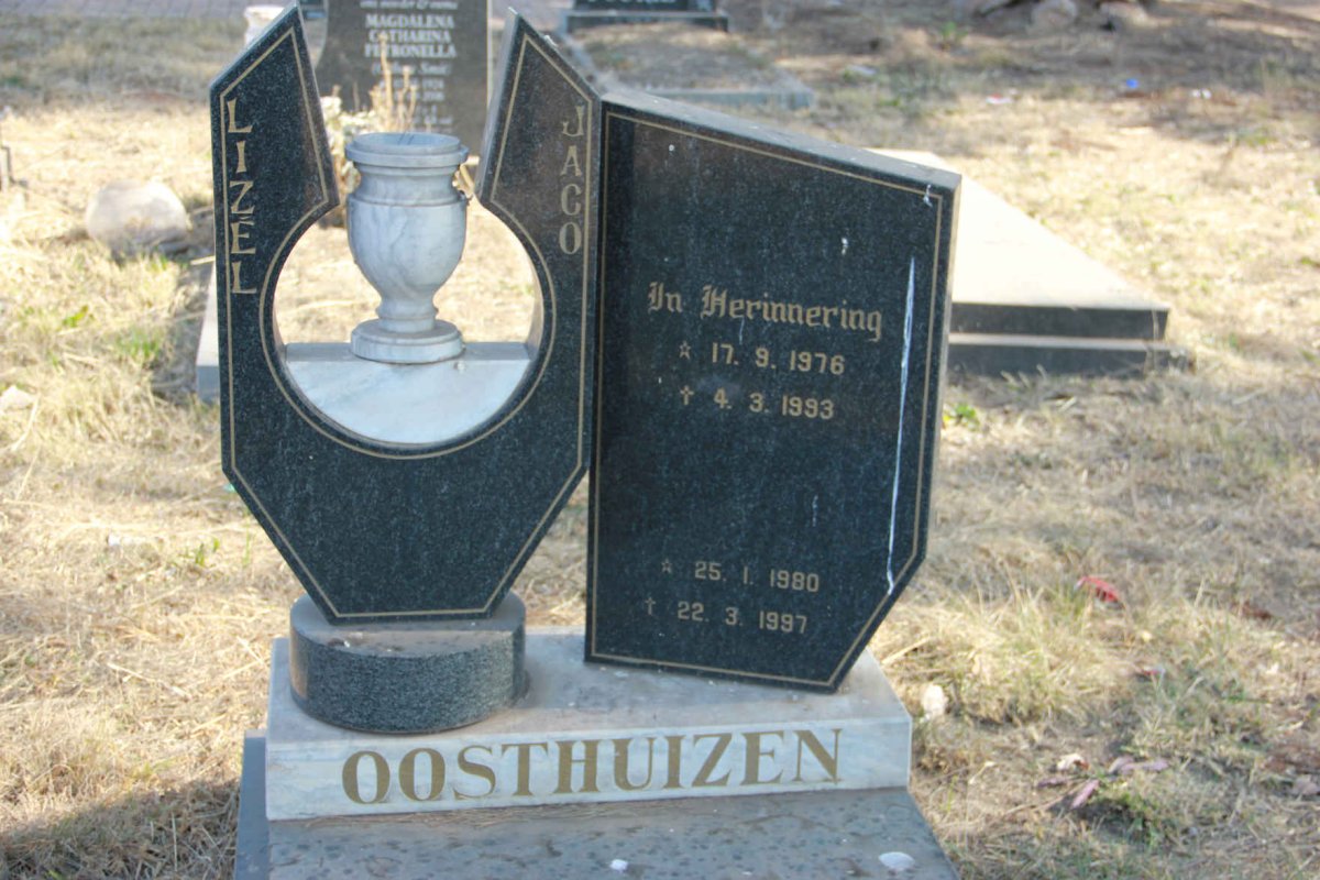 OOSTHUIZEN Jaco 1976-1993 &amp; Lizel 1980-1997