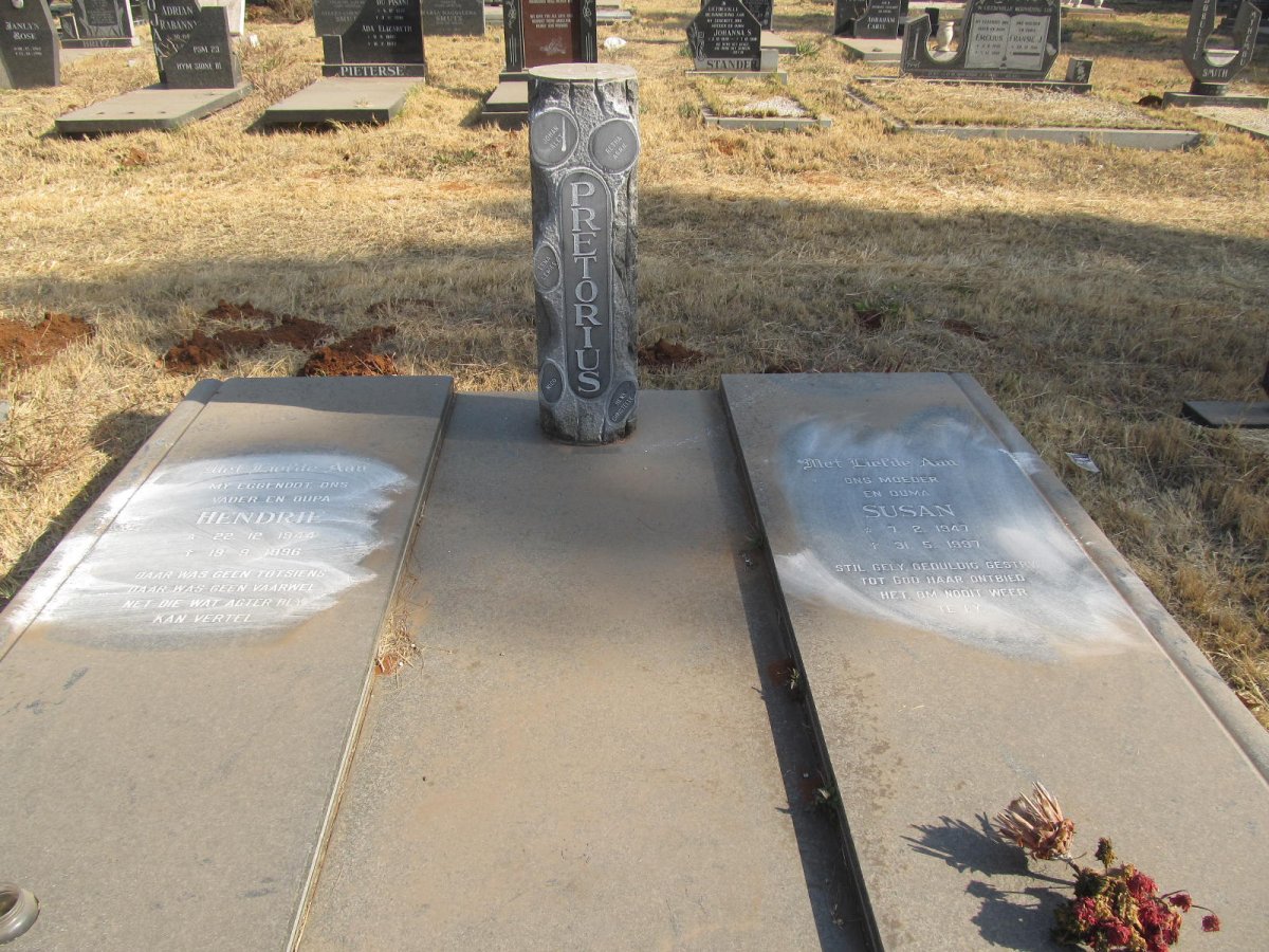 PRETORIUS Hendrie 1944-1996 &amp; Susan 1947-1997