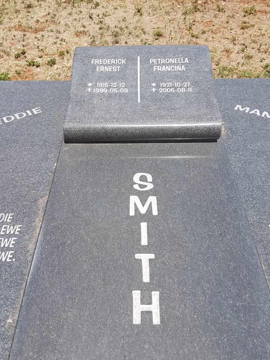 SMITH Frederick Ernest 1915-1999 &amp; Petronella Francina 1921-2006