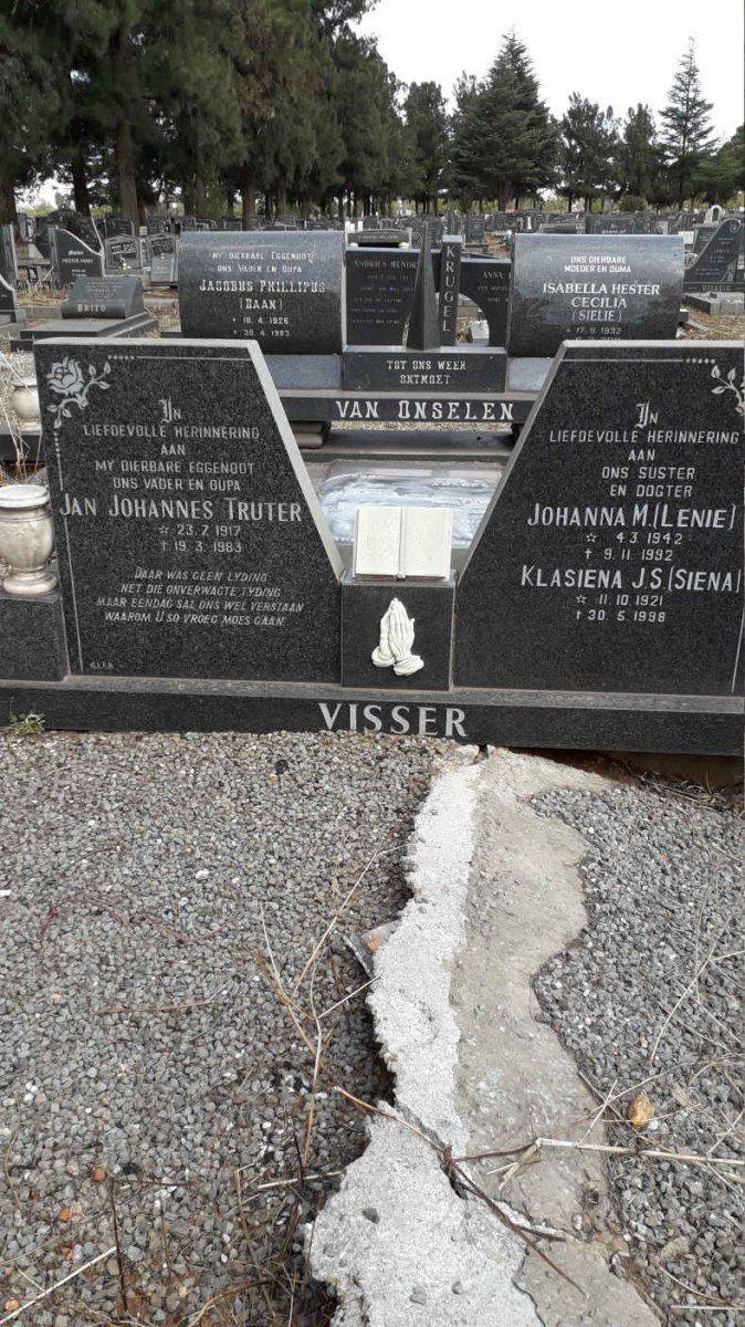 VISSER Jan Johannes Truter 1917-1983 &amp; Klasiena J.S. 1921-1998 :: VISSER Johanna M. 1942-1992